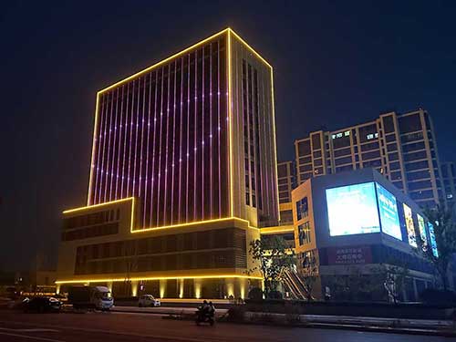 景觀亮化燈具選型避坑指南：LED、投光燈、線條燈如何搭配？